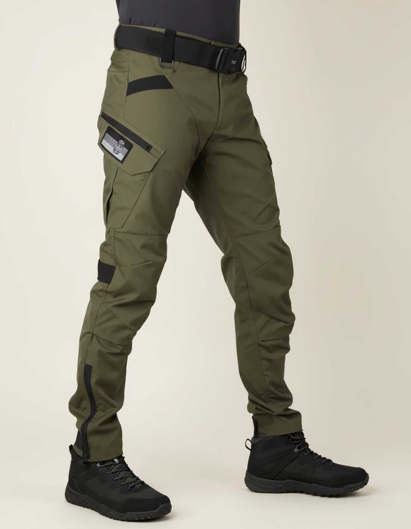 Ethan | Modern Black Cargo Pants with Slim Fit and Utility Pockets 2