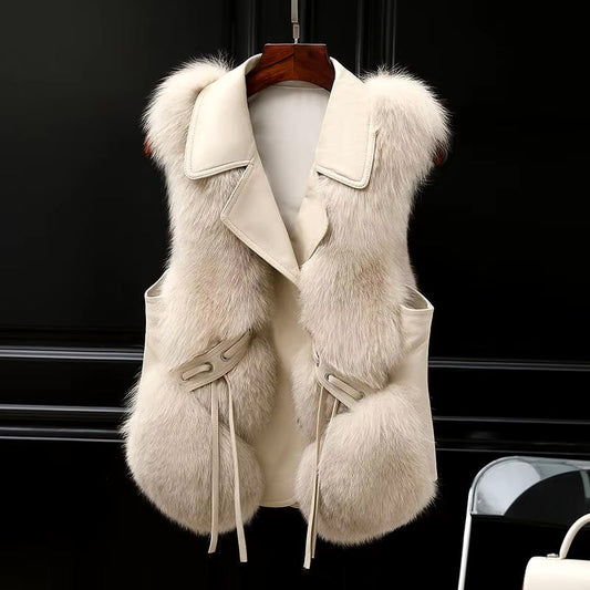 Emilia | Elegant Faux Fur Vest for Winter Style and Comfort 0