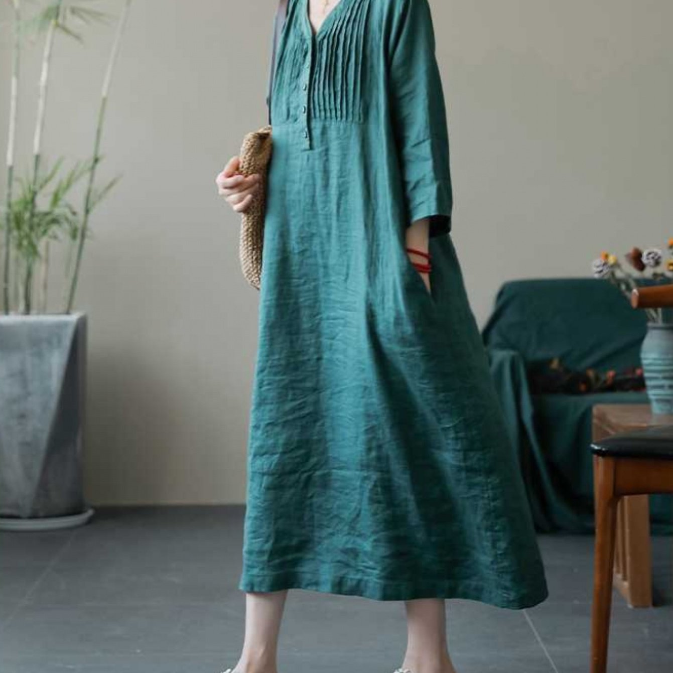 | Versatile Long Dress with Accordion Pleats and Breathable Linen Fabric